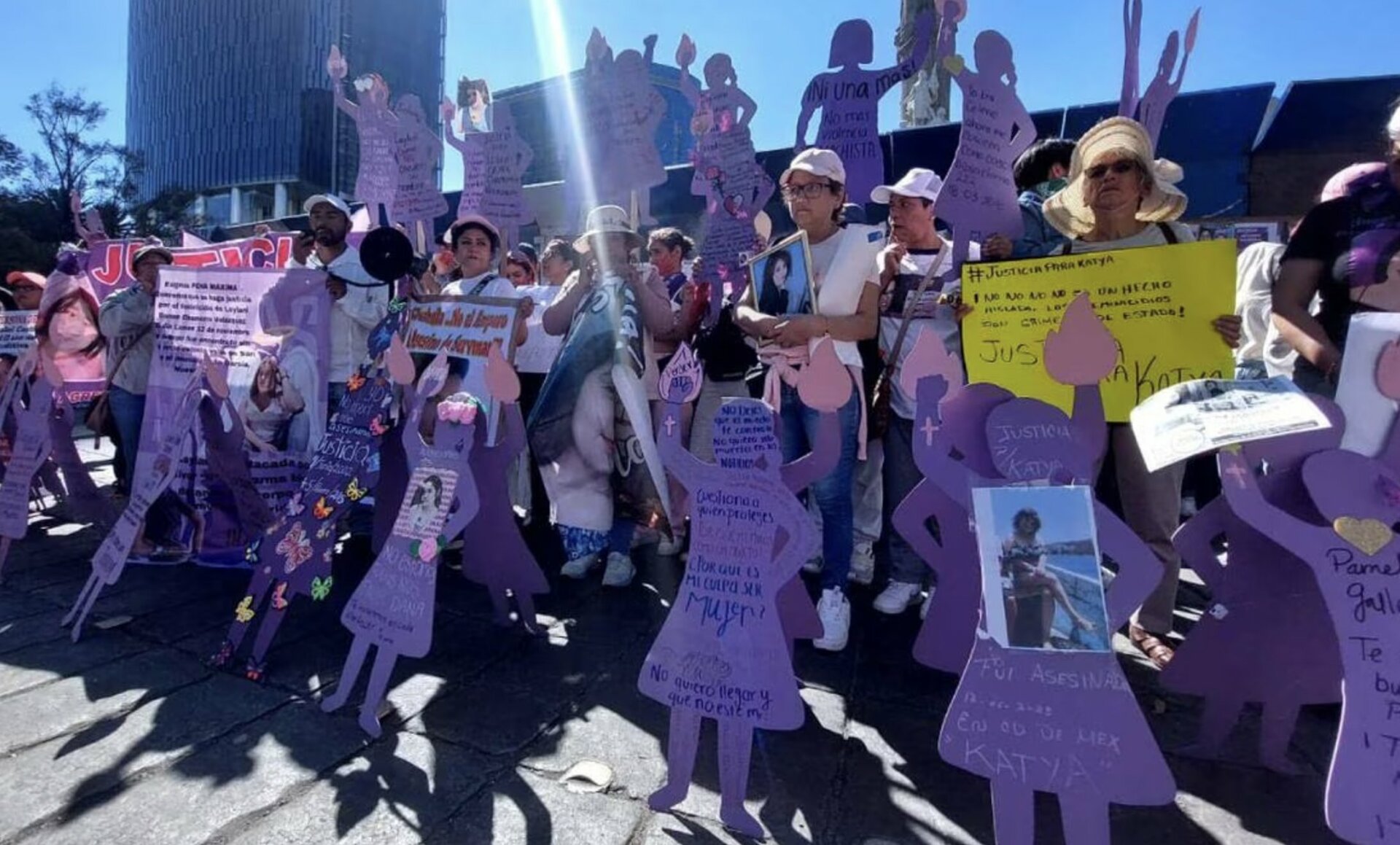 Mexicanas marchan en contra de la violencia de género