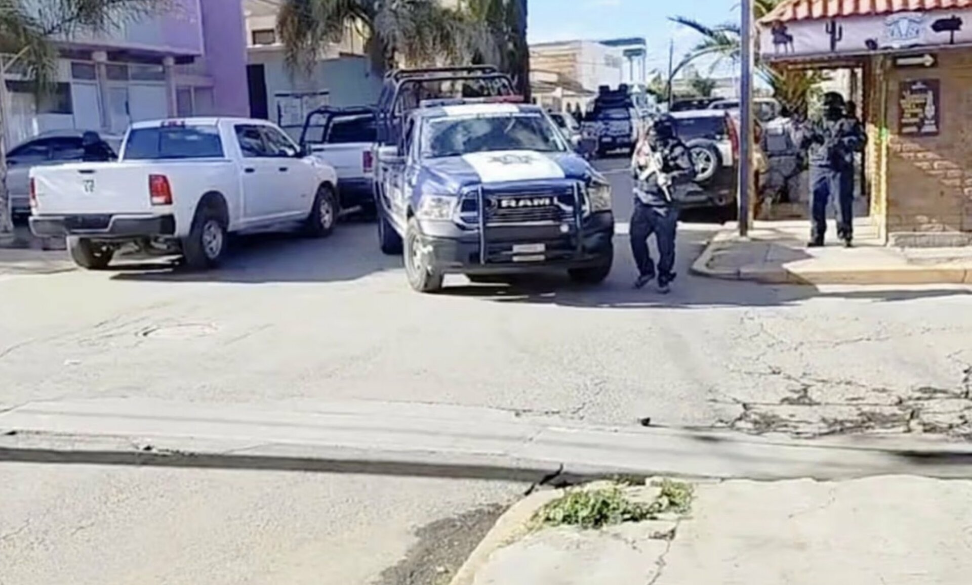 Ataque armado contra patrulla deja a un policía y 3 civiles muertos en ...