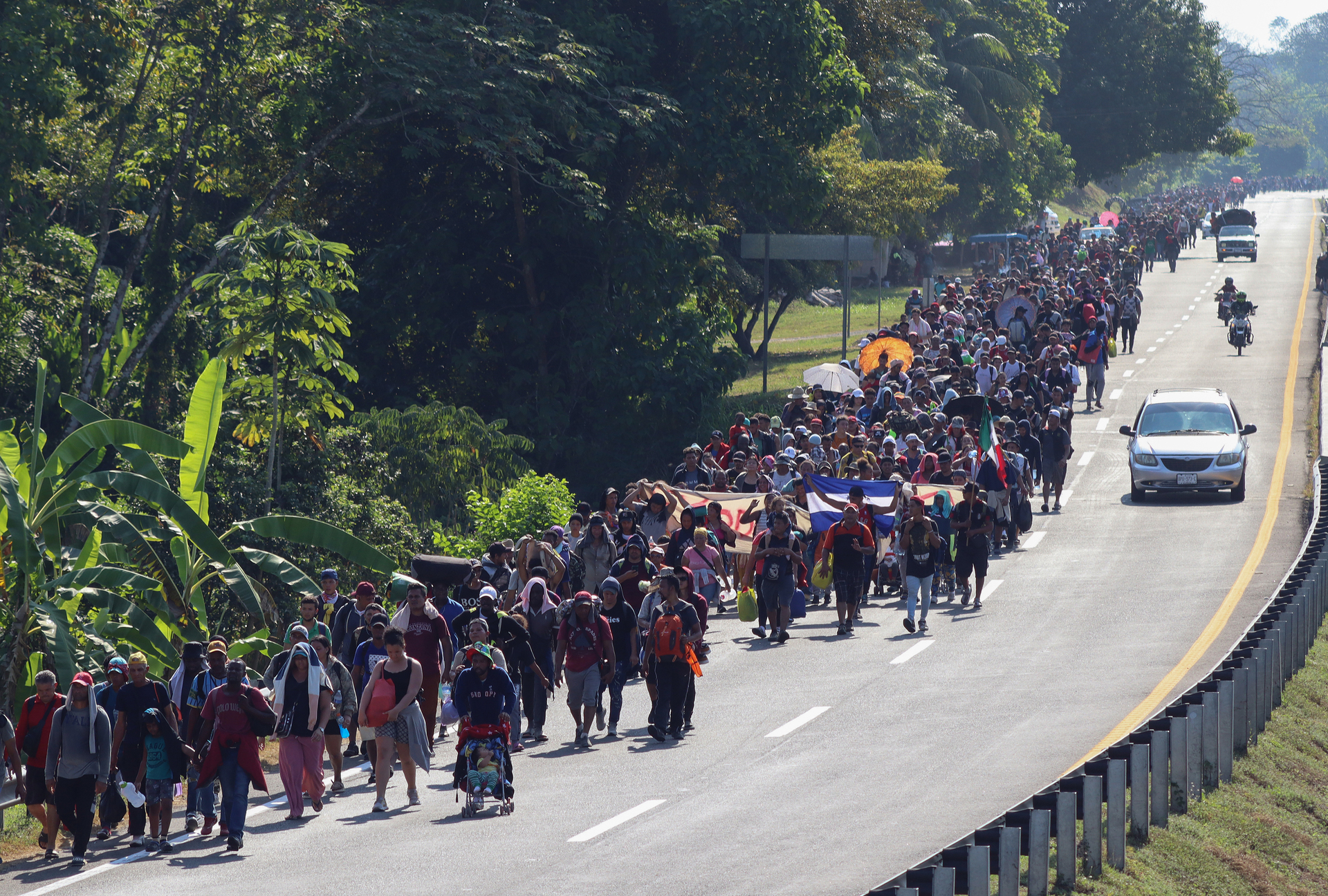 Previo a visita de Blinken caravana migrante avanza desde el sur