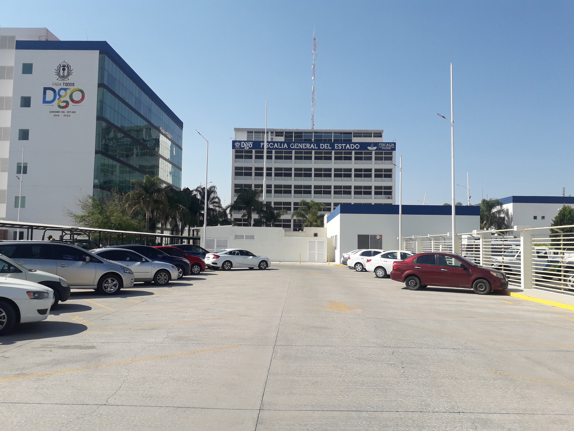 Acusan de violencia a padre que buscaba atención para su hija