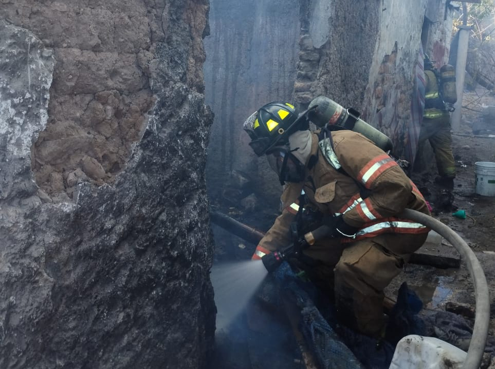 Incendio en la colonia Valle de Guadalupe moviliza a bomberos