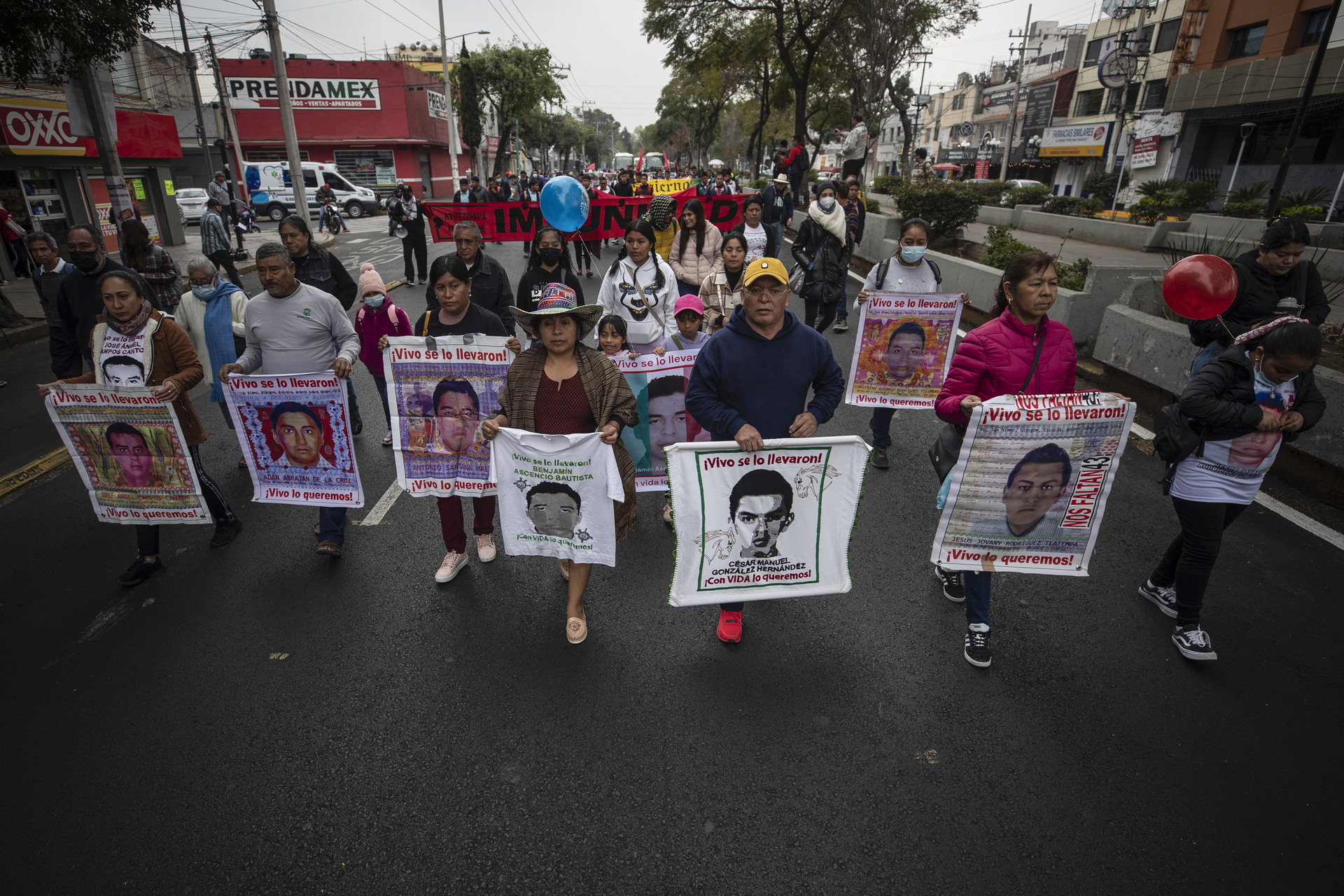 Jueza ordena libertad a 8 militares ligados a la desaparición de los 43 ...