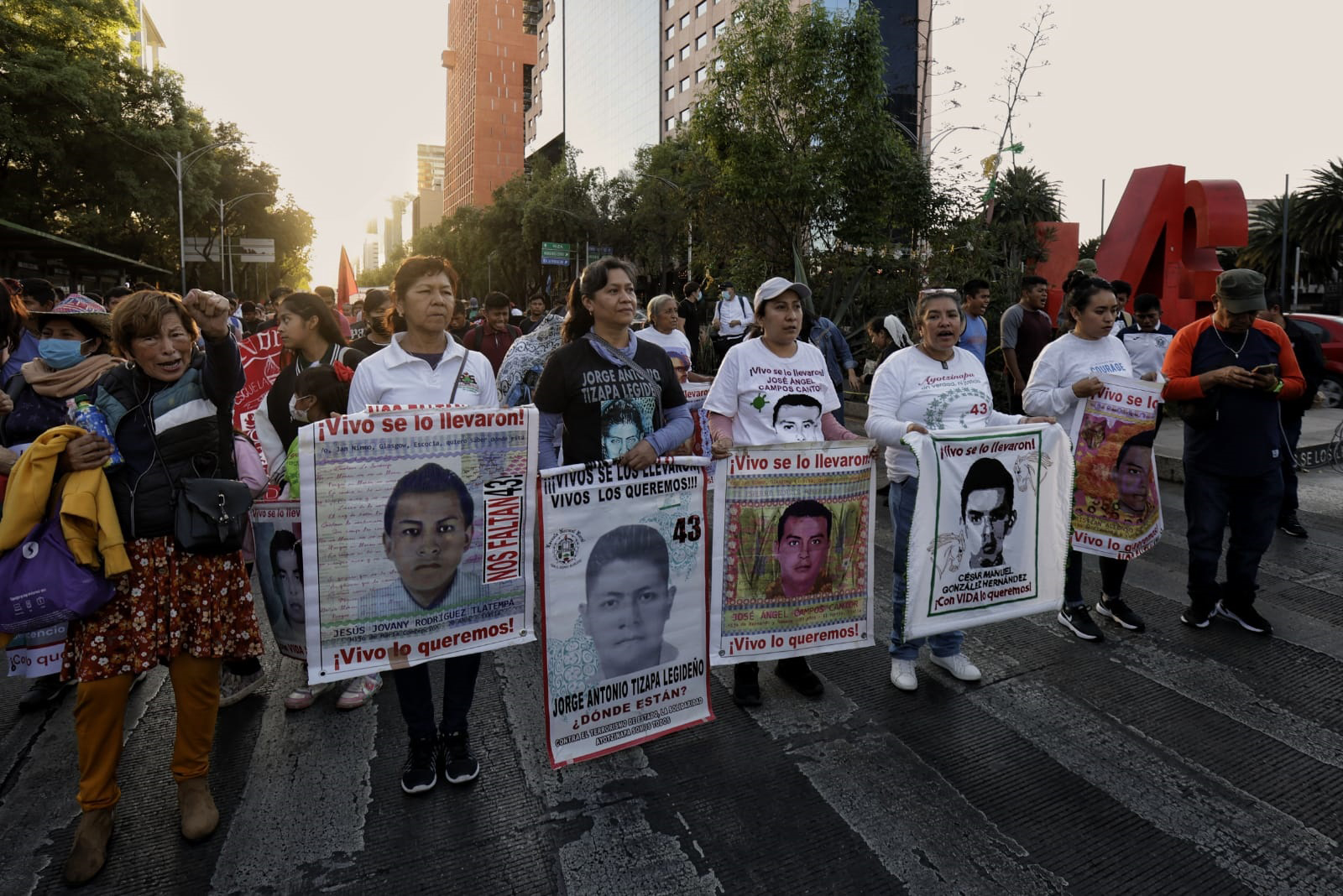 Ordenan detener a militares por caso Ayotzinapa