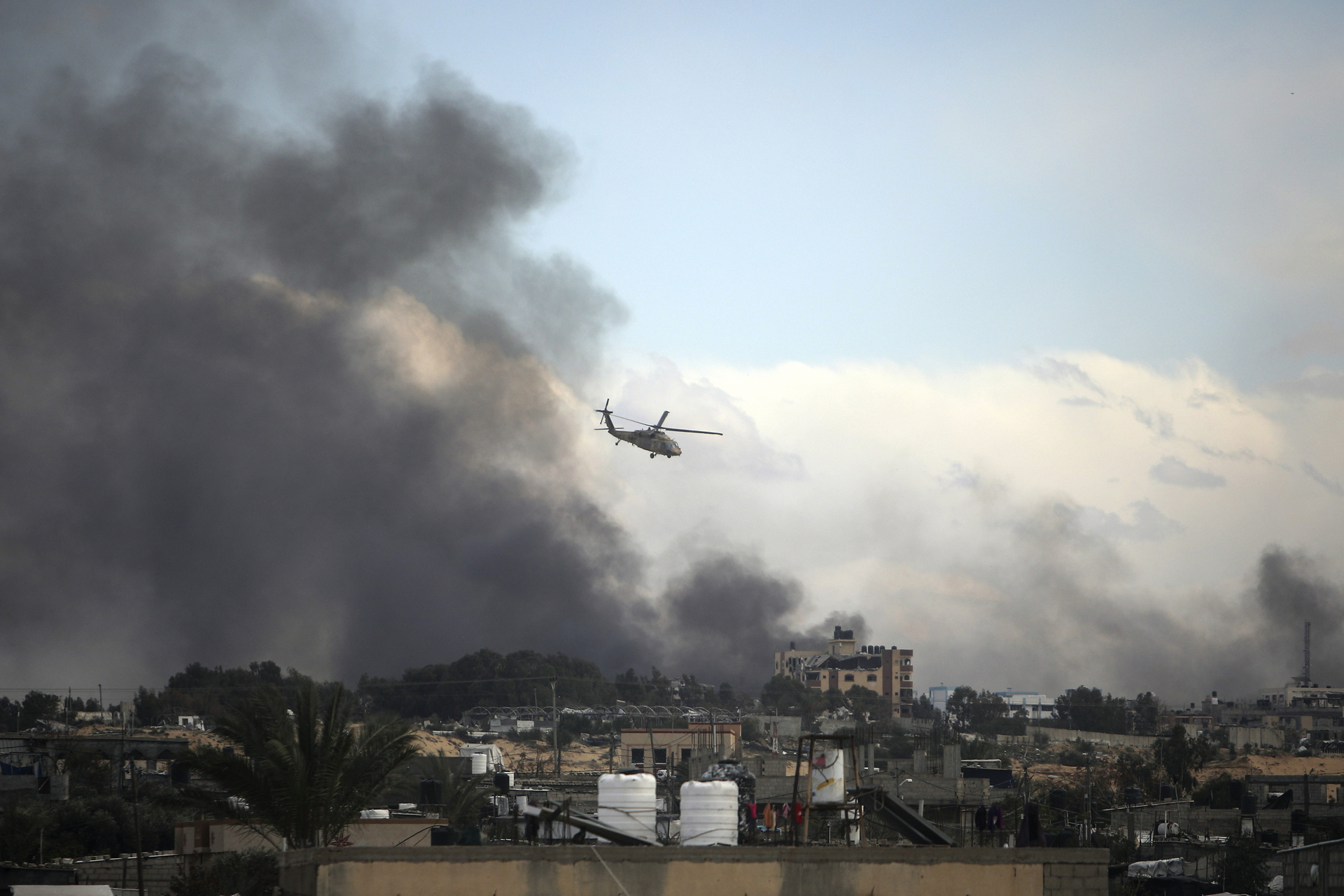 Israel mantiene ofensiva en Jan Yunis y el centro de la Franja de Gaza