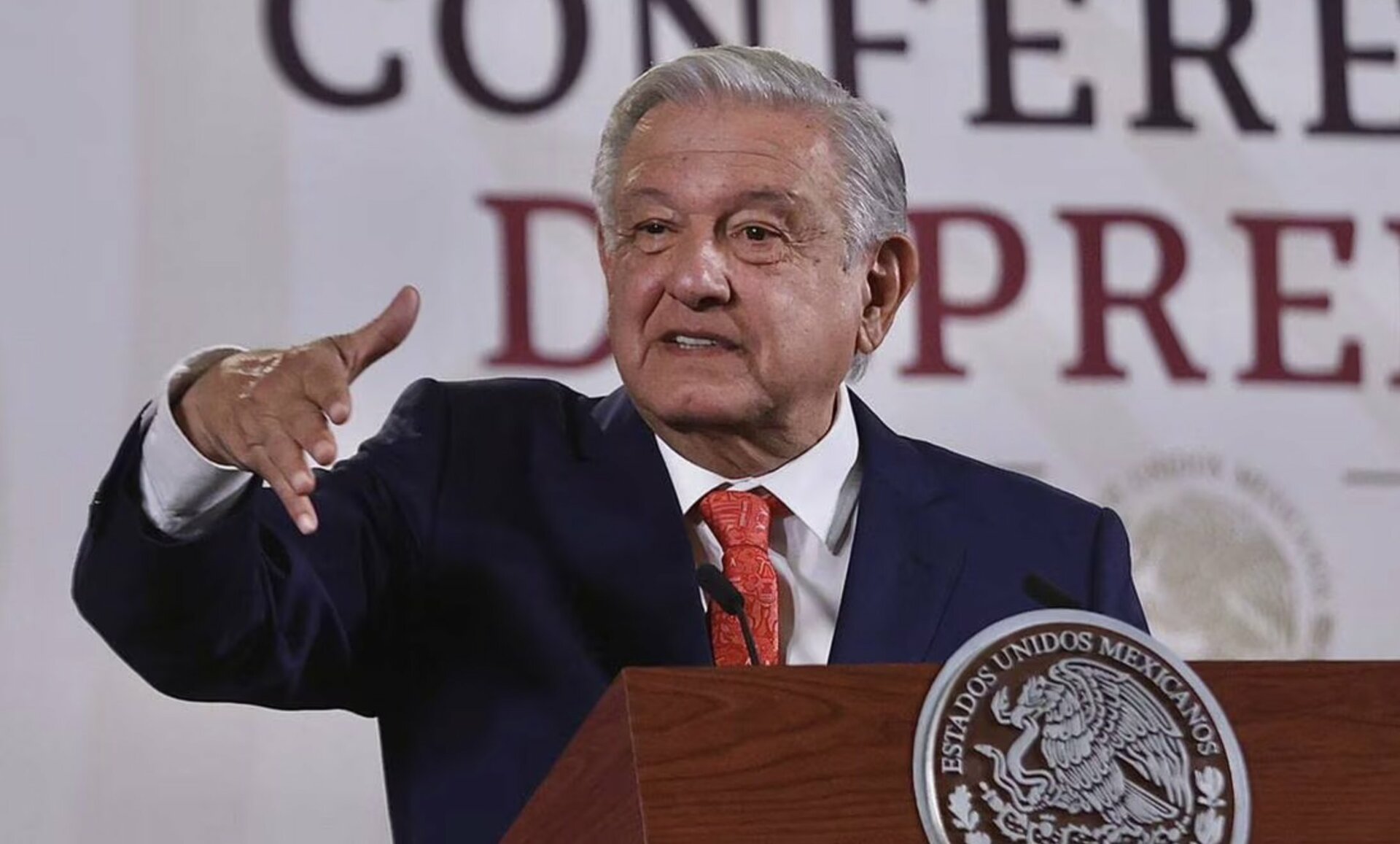 'Me quieren silenciar': AMLO acusa al INE y al Tribunal Federal ...