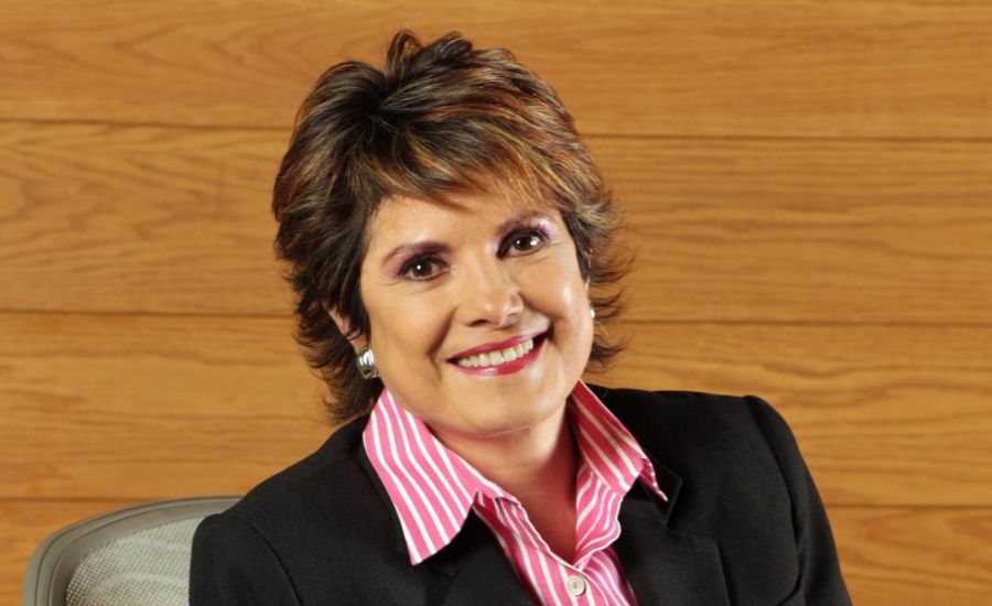 Ella es Adriana Pérez Cañedo, moderadora del segundo debate presidencial