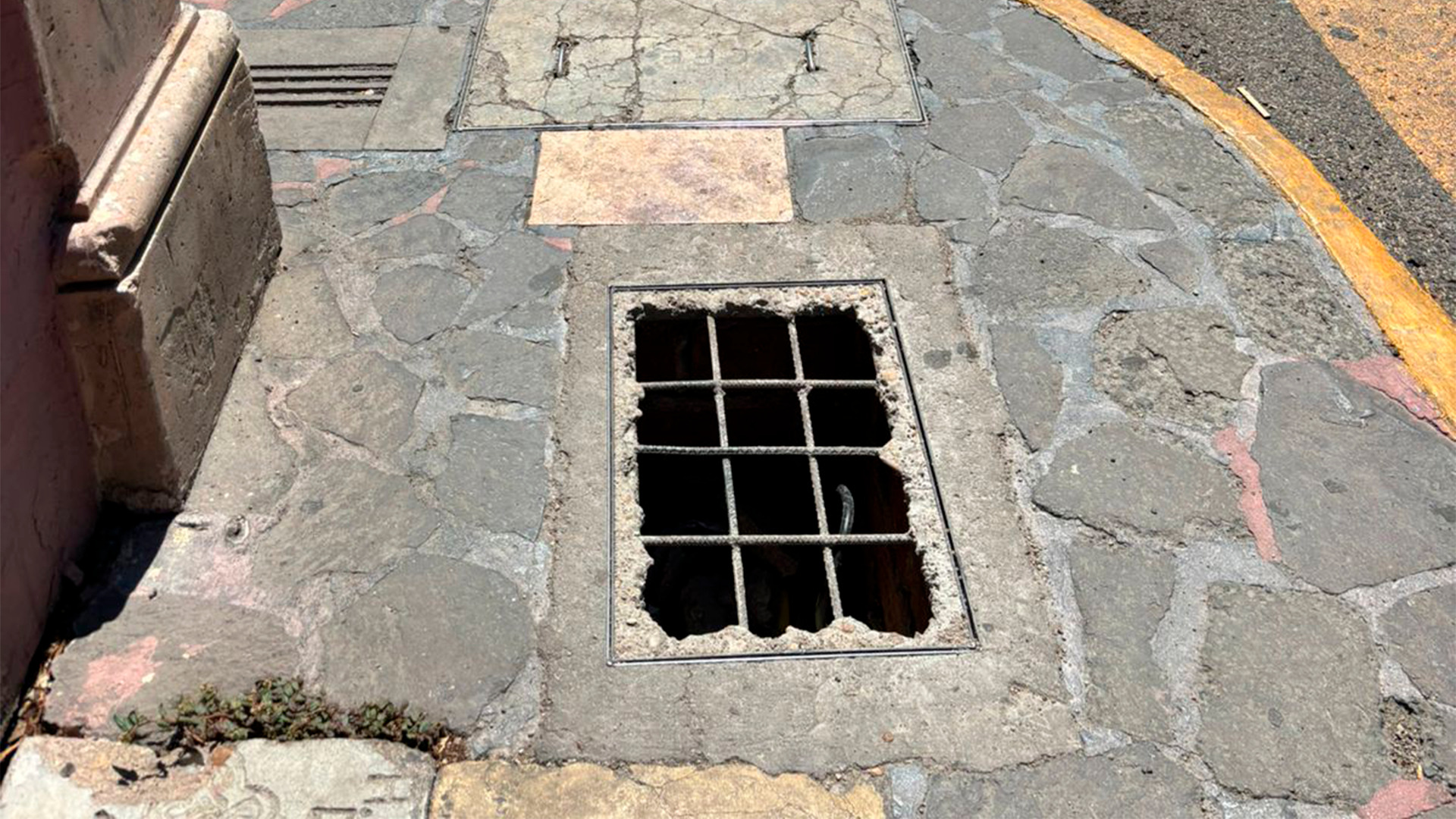Denuncian el mal estado de un registro en el Centro Histórico de Durango