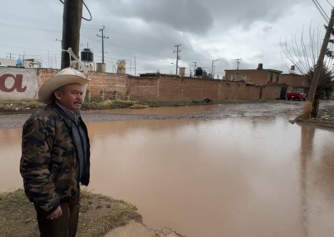 Colonia Carlos Luna, entre puras 'lagunas', por las lluvias