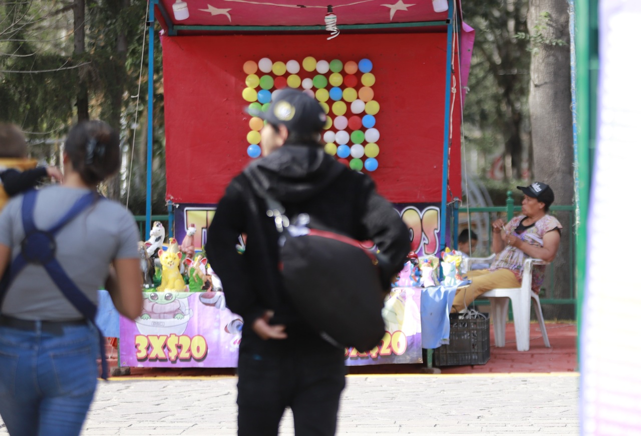 Venta. Comerciantes del Parque Guadiana han trabajado por generaciones en el lugar, pero han hecho el compromiso de renovar sus permisos y respetar las reglas.