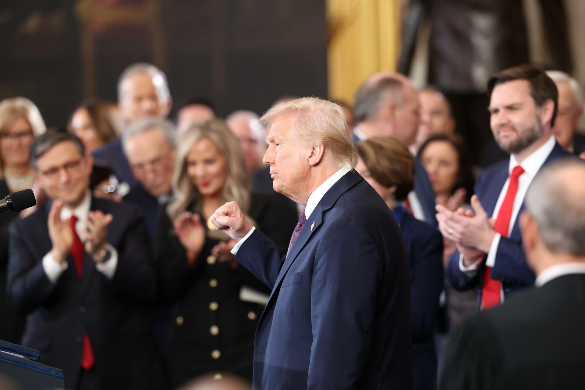 Donald Trump abandona el Capitolio tras su discurso.