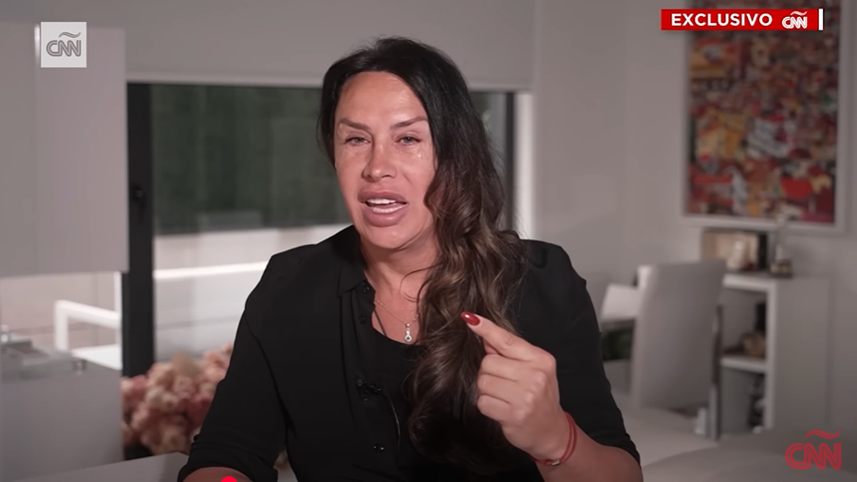 En una reciente entrevista para CNN, Sofía Gascón quebró en llanto tras hablar de sus polémicos tweets, acusando persecución.