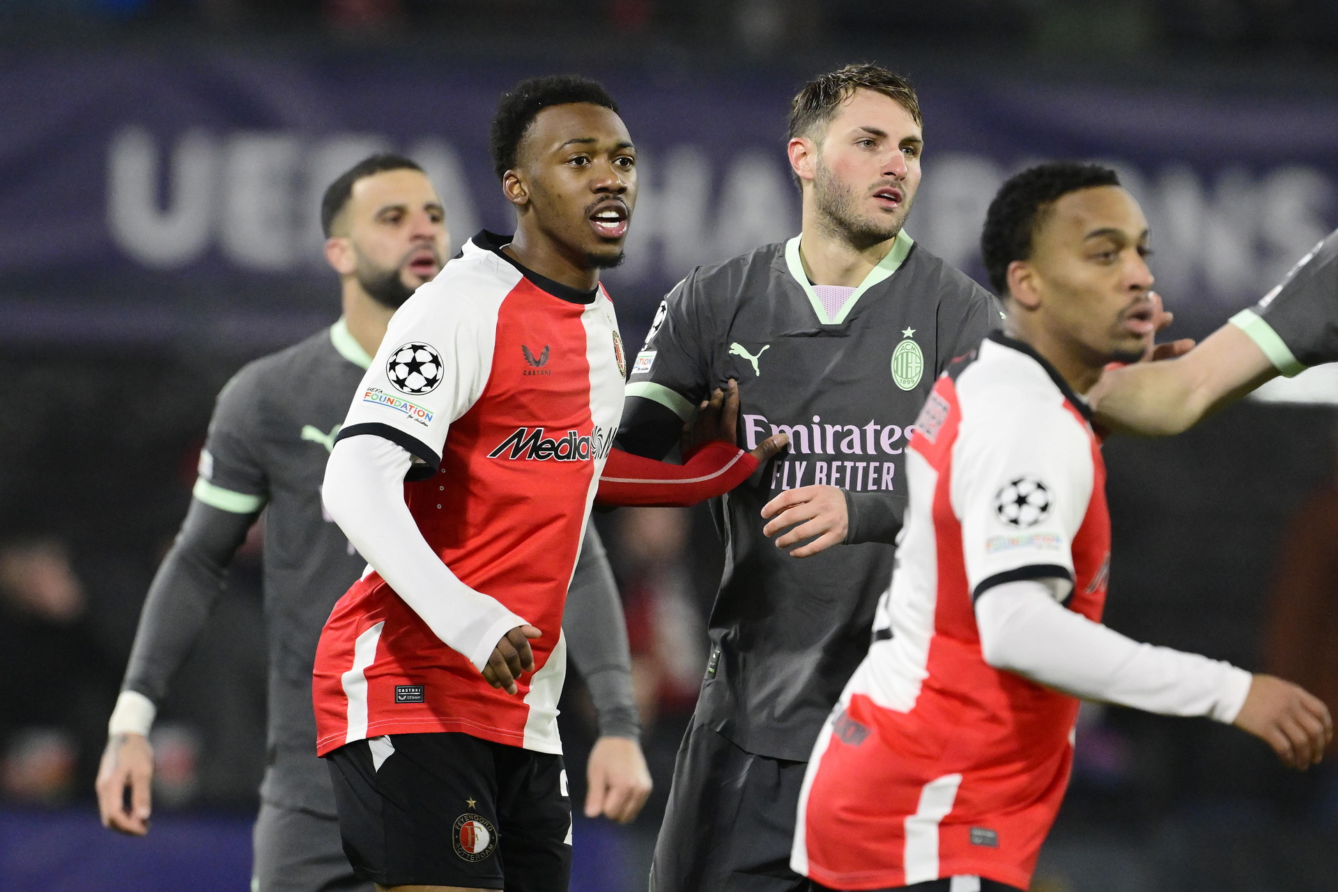Santiago Giménez brindó una buena actuación, pero el conjunto de Rotterdam fue bastante superior.