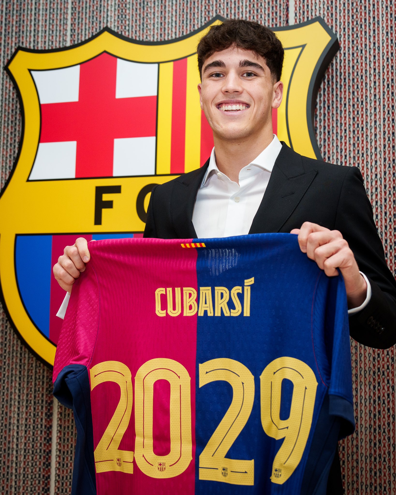 Así se presentó Pau Cubarsí a su renovación de contrato.