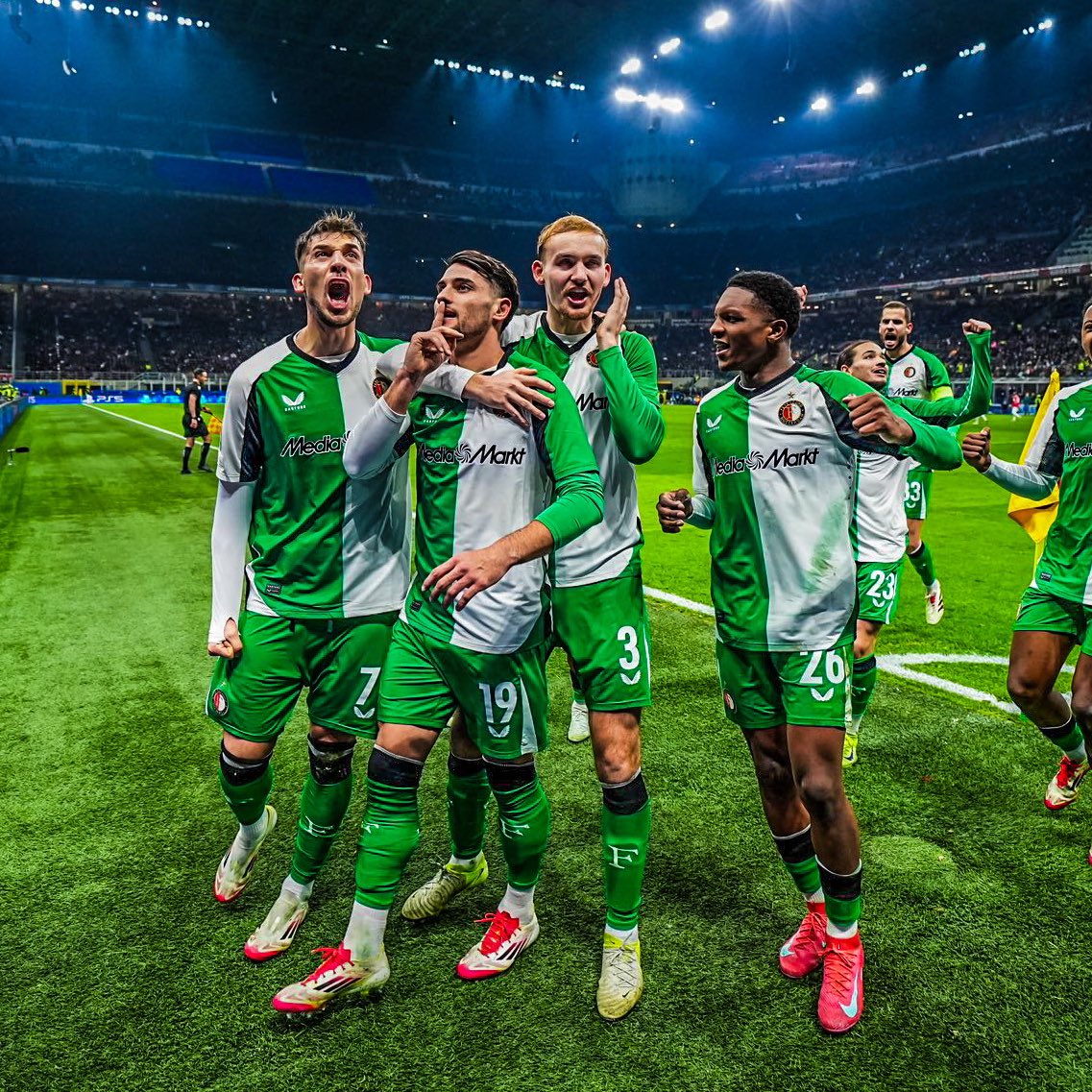Tuvieron que pasar 50 años para que el Feyenoord de Rotterdam pudiera clasificarse otra vez a los octavos de final de la Liga de Campeones.