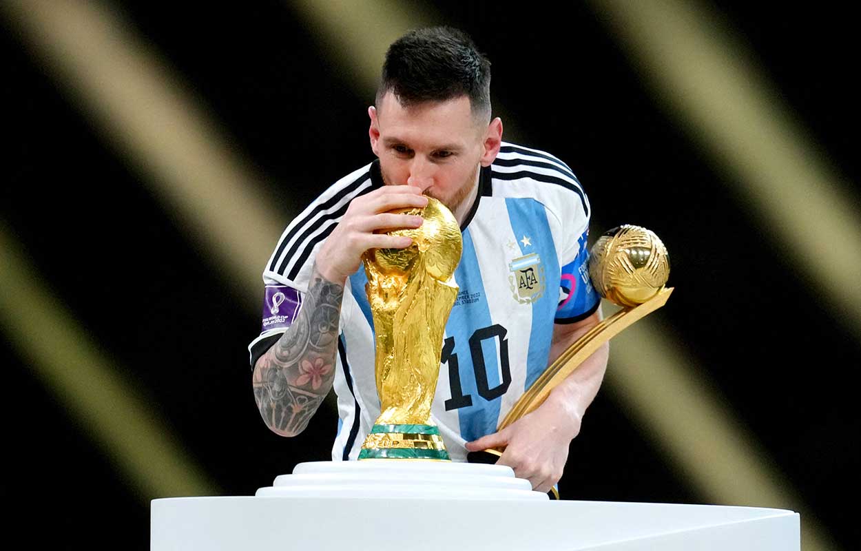 Con el próximo mundial a la vuelta de la esquina, parece ser que Messi aún quiere seguir de pie.