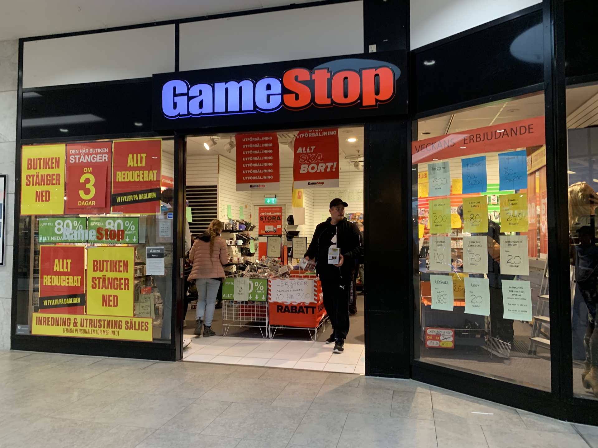 Inclusive, tiendas de Estados Unidos como GameStop han estado en números negativos por dicho suceso.