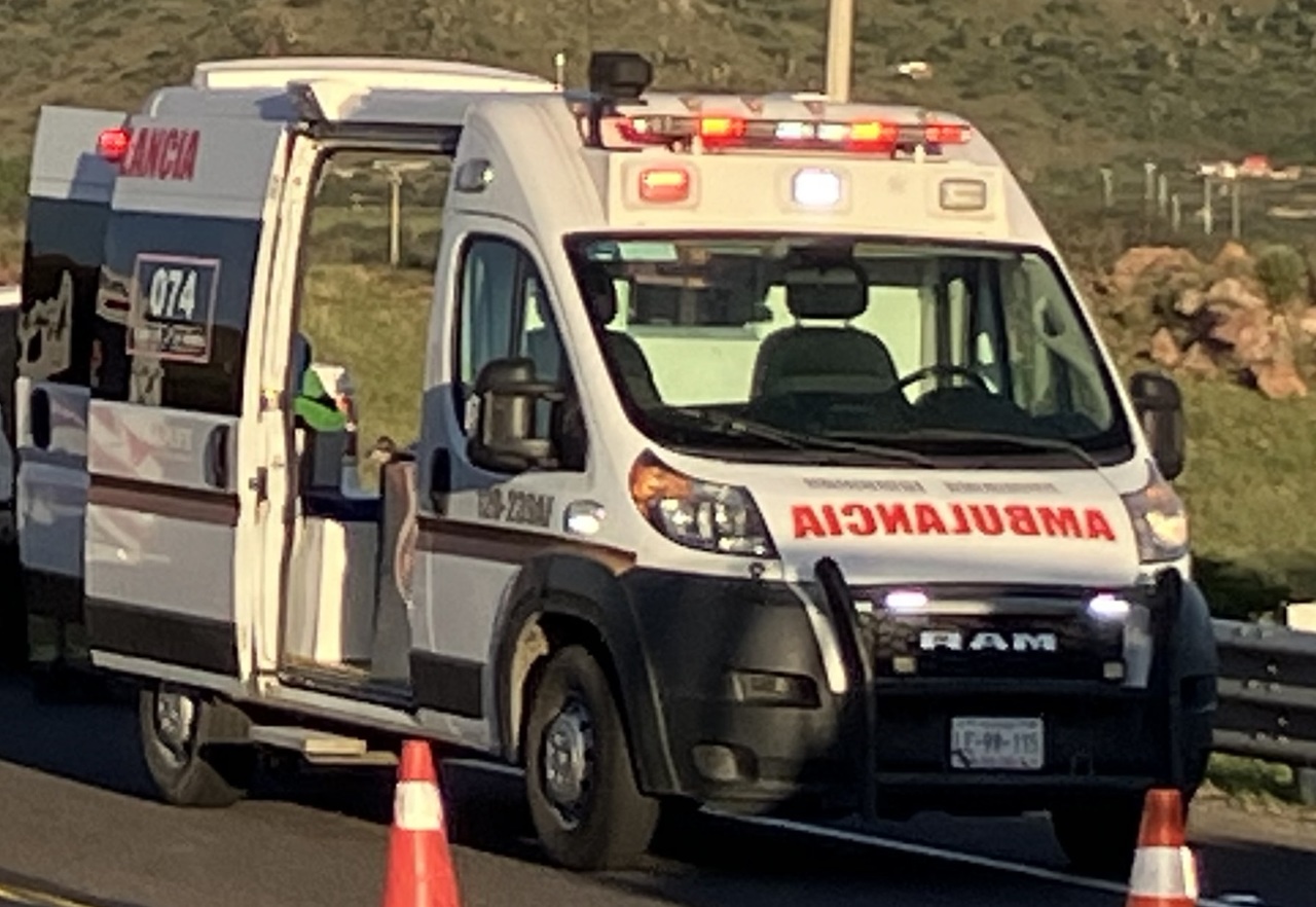 Luto. Un hombre, trabajador del volante, perdió la vida al volcar en el tractocamión de carga que conducía por la carretera de cuota Durango-Mazatlán, este domingo por la tarde.