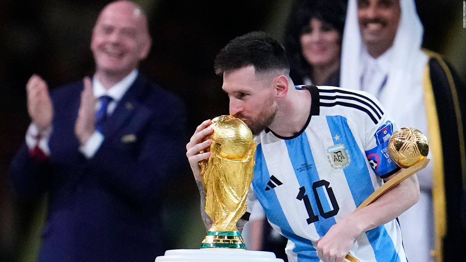 Ante todo, la obtención de la Copa del Mundo por parte de Messi ha sido uno de los mayores argumentos en este acalorado debate.