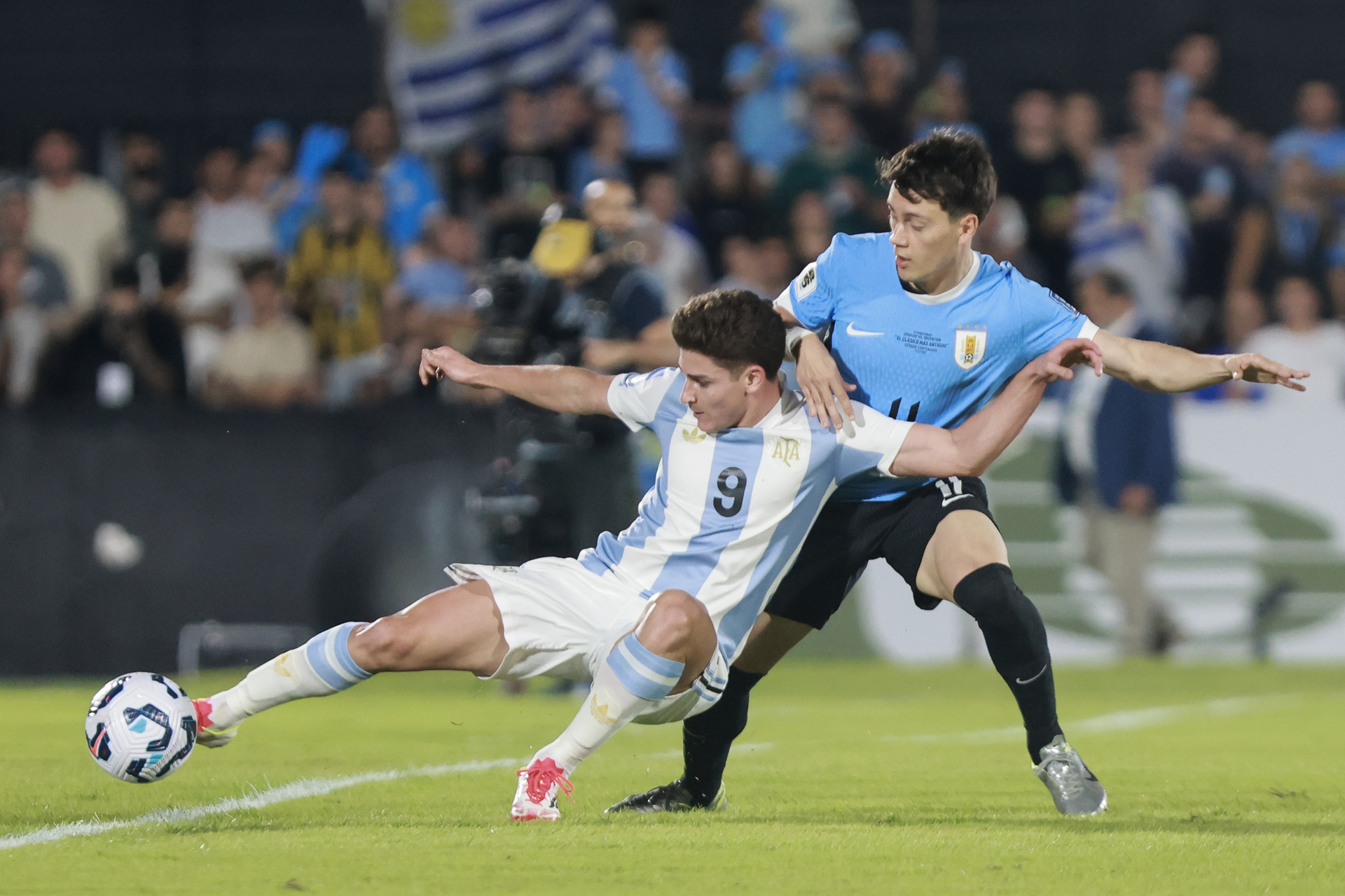 Los esfuerzos de Julián Álvarez lograron posicionar con gran ventaja a Argentina en la primera mitad.