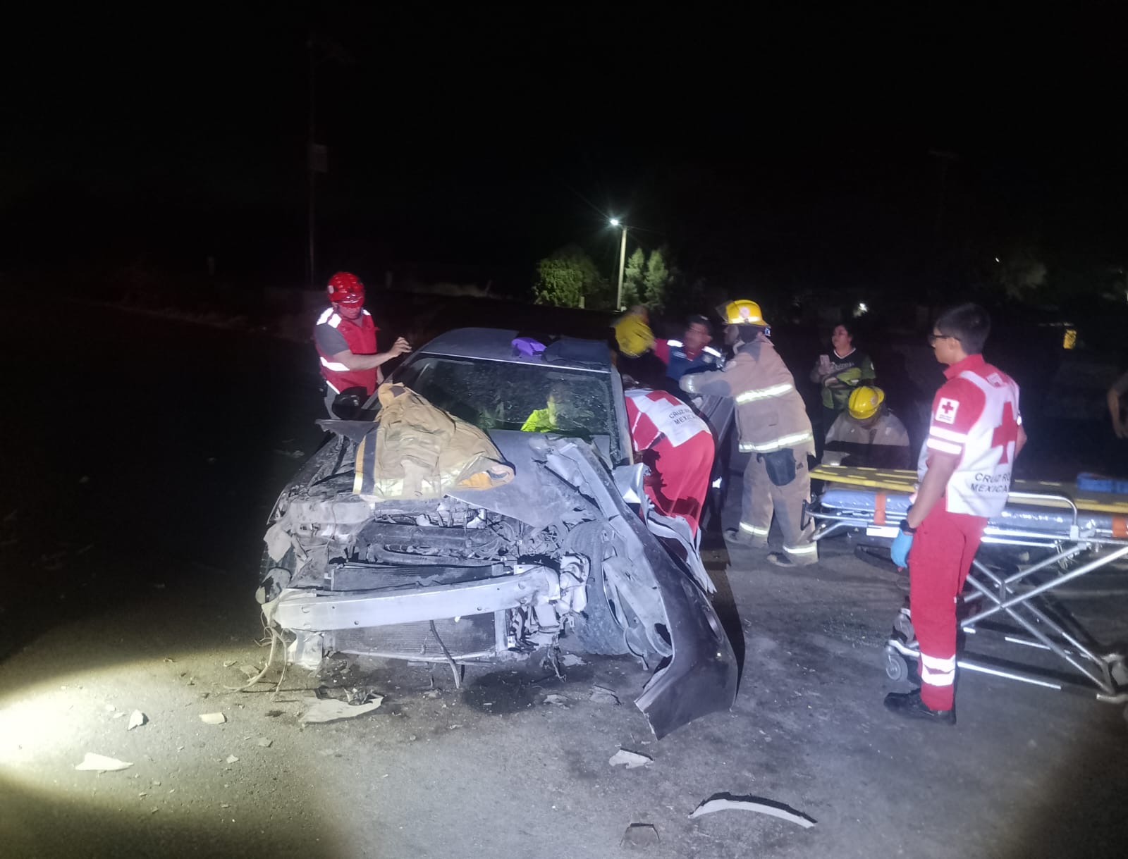 Accidente en carretera de Gómez Palacio dejó a una mujer prensada en su ...