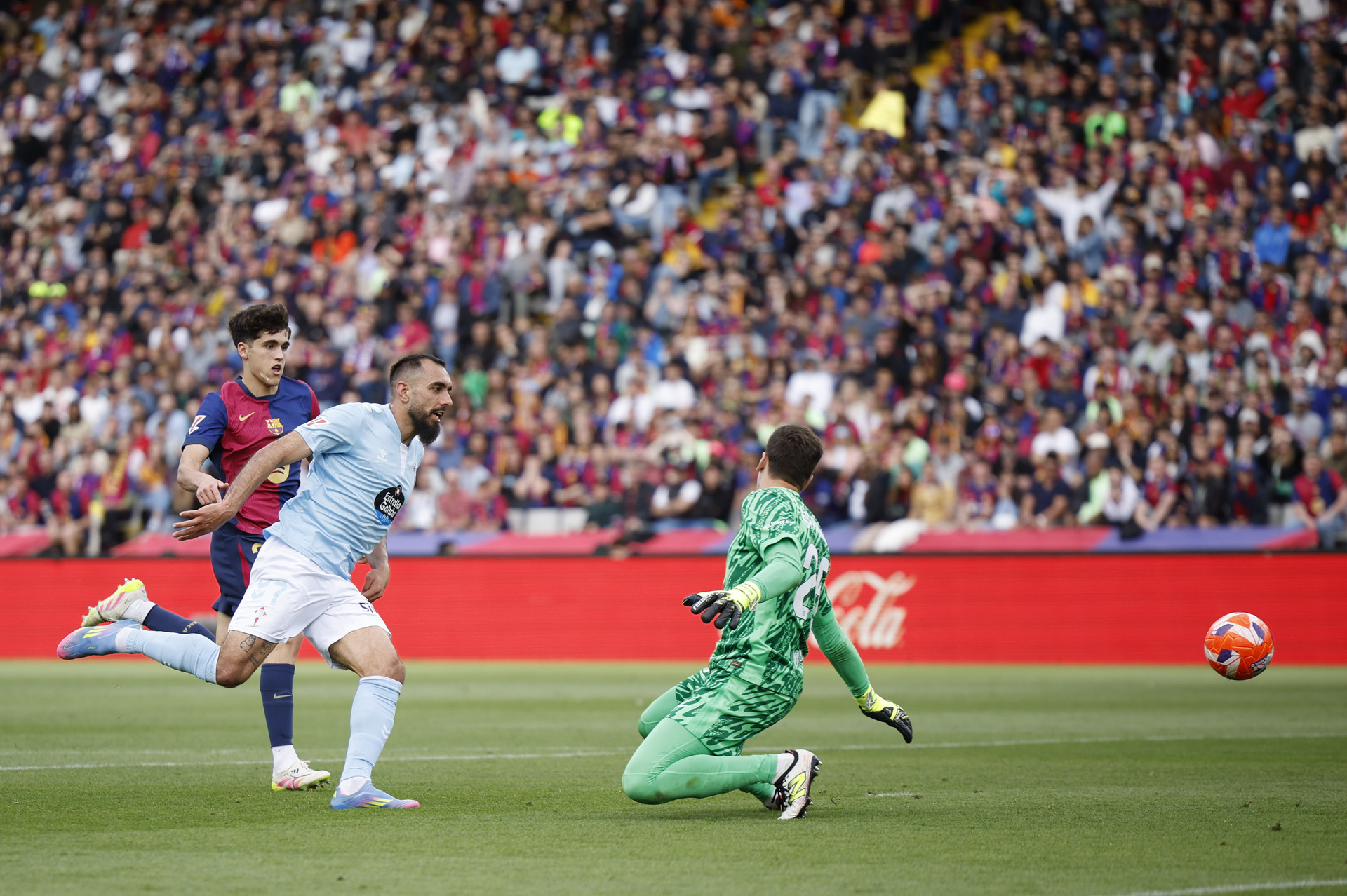 Pese a la derrota, Borja Iglesias se mostró insuperable, y aprovechando las debilidades culés, firmó un excelso Hat-Trick
