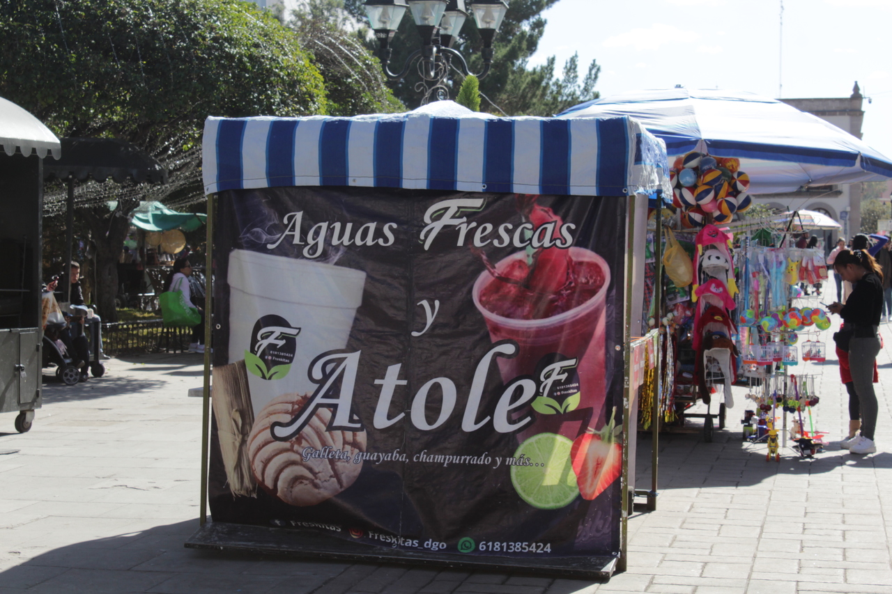 Tiempo. Muchos de estos pequeños ambulantes llevan instalados por mucho tiempo, a veces hasta más de una década.