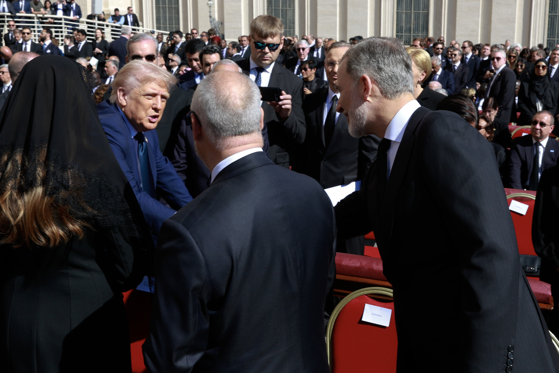 La aparición de Donald Trump ante los máximos líderes europeos, pese a ser polémica, fue solo uno de los puntos clave de la ceremonia.