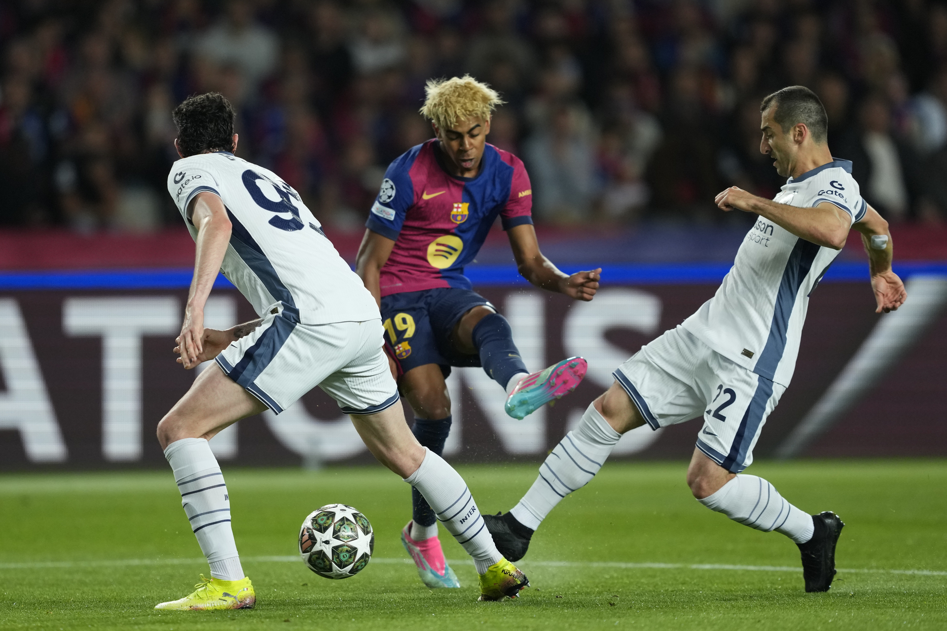 Lamine Yamal, con un auténtico gol a lo Messi, firmó el primero de los tres que marcó el Blaugrana.