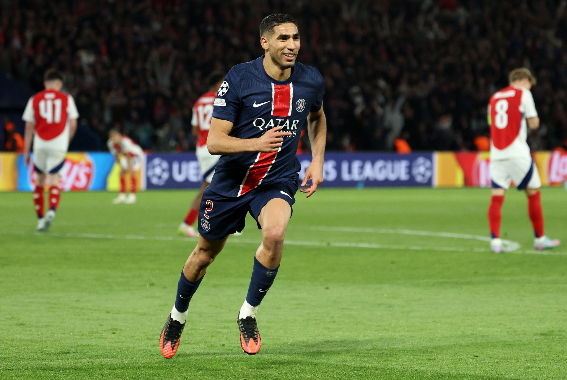 Así celebró Hakimi el segundo y definitorio gol ante el Arsenal, el cual selló su pase a la gran final.