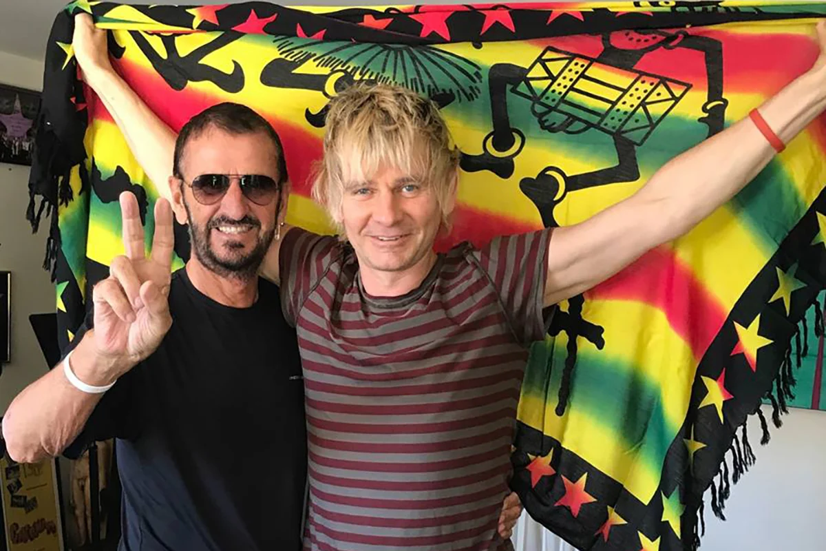 Starkey es reconocido por su gran carrera con músicos como Johnny Marr u Oasis, así como por ser hijo del mítico Ringo Starr.