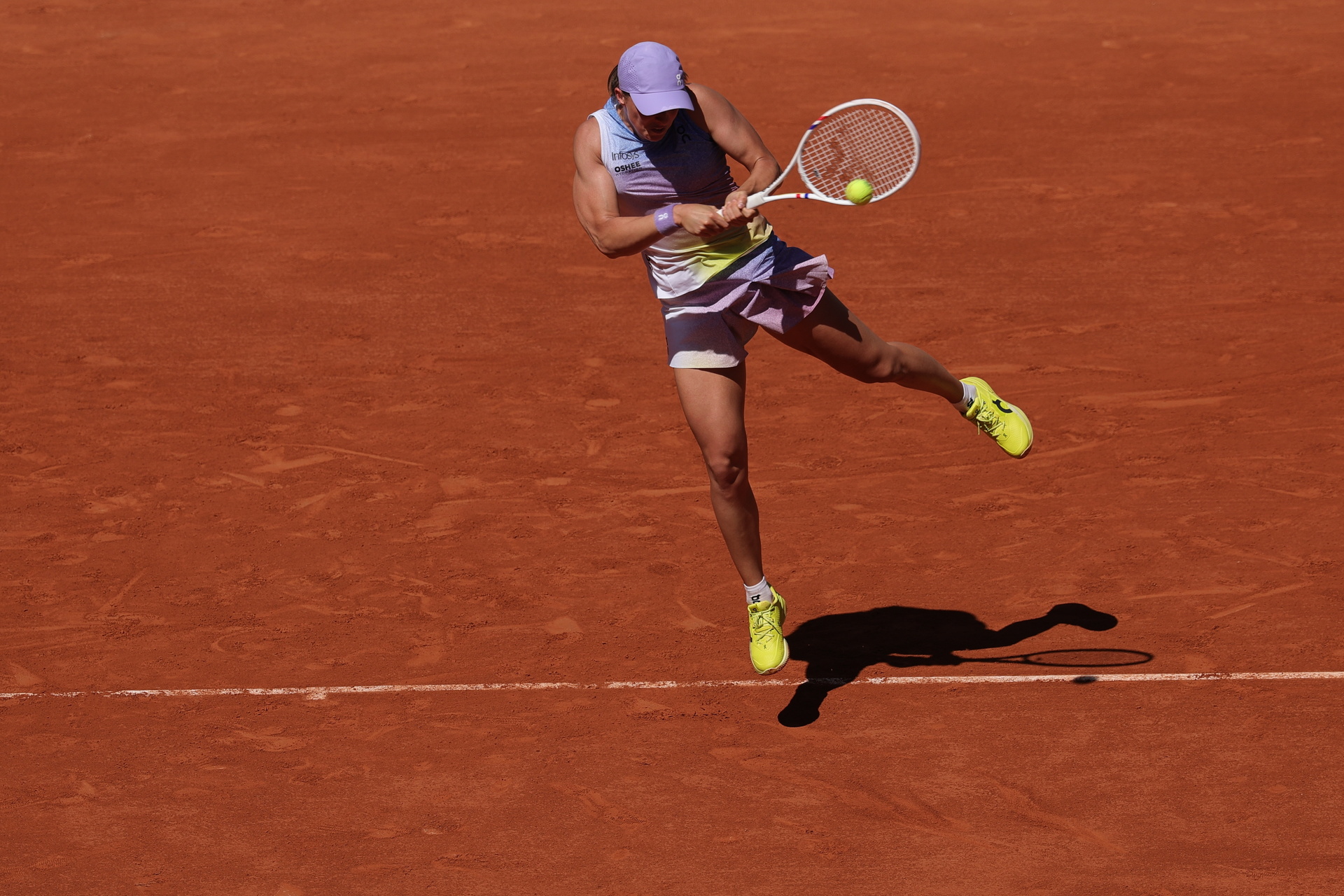 La número uno del WTA demostró que quiere revalidar el título de Roland Garros, tras una exhibición pulcra y con clase.