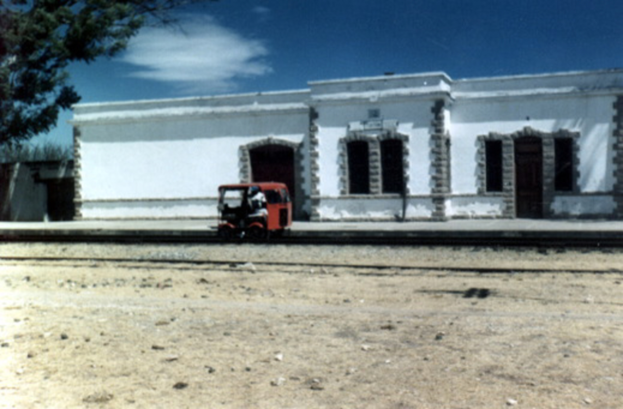 Auge. En la parte superior la imagen de la estación de Tuitán y en la parte inferior la estación Symon.