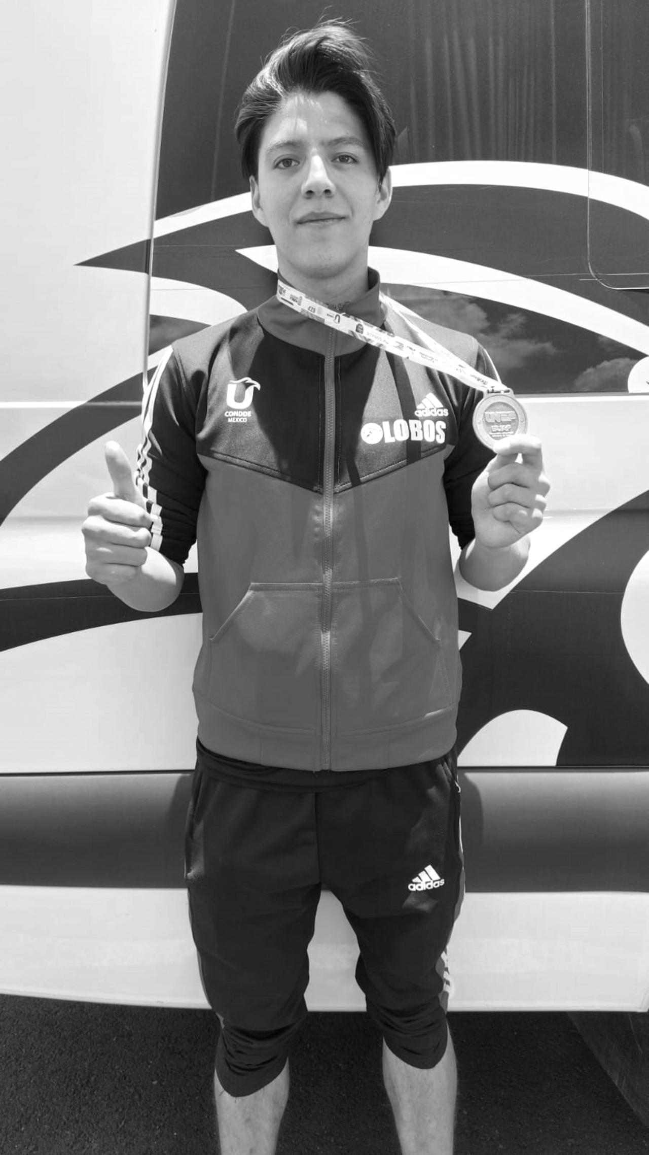 Plateado. El atleta de la UAD, Daniel Reyes Sánchez, ganó plata en salto de altura de la Universiada Nacional.