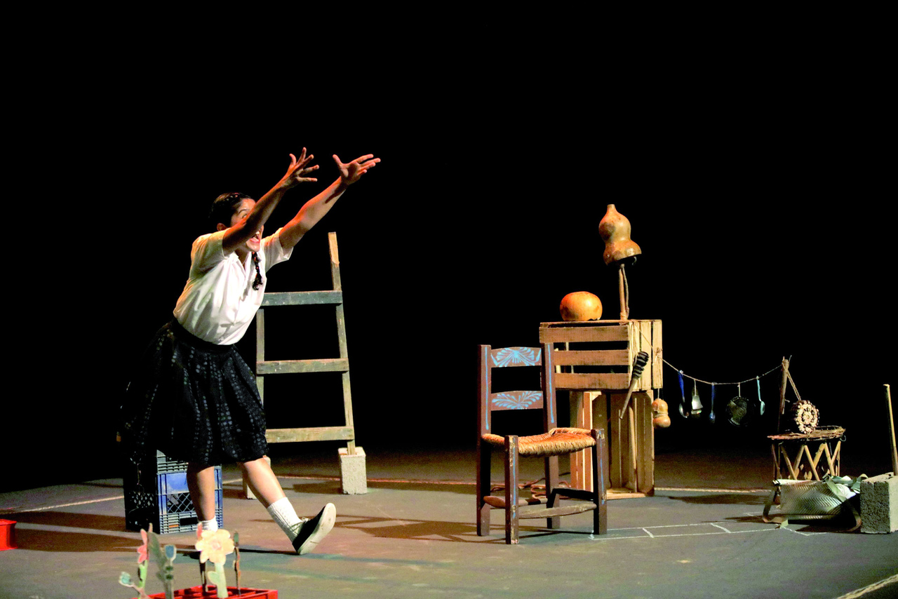 Inicio. El festival arrancó con el unipersonal 'La señora de la radio', (CDMX/Nayarit), autoría de Mariana Teyer, con dirección de Gabriela Guraieb y la actuación de Belén Mercado.