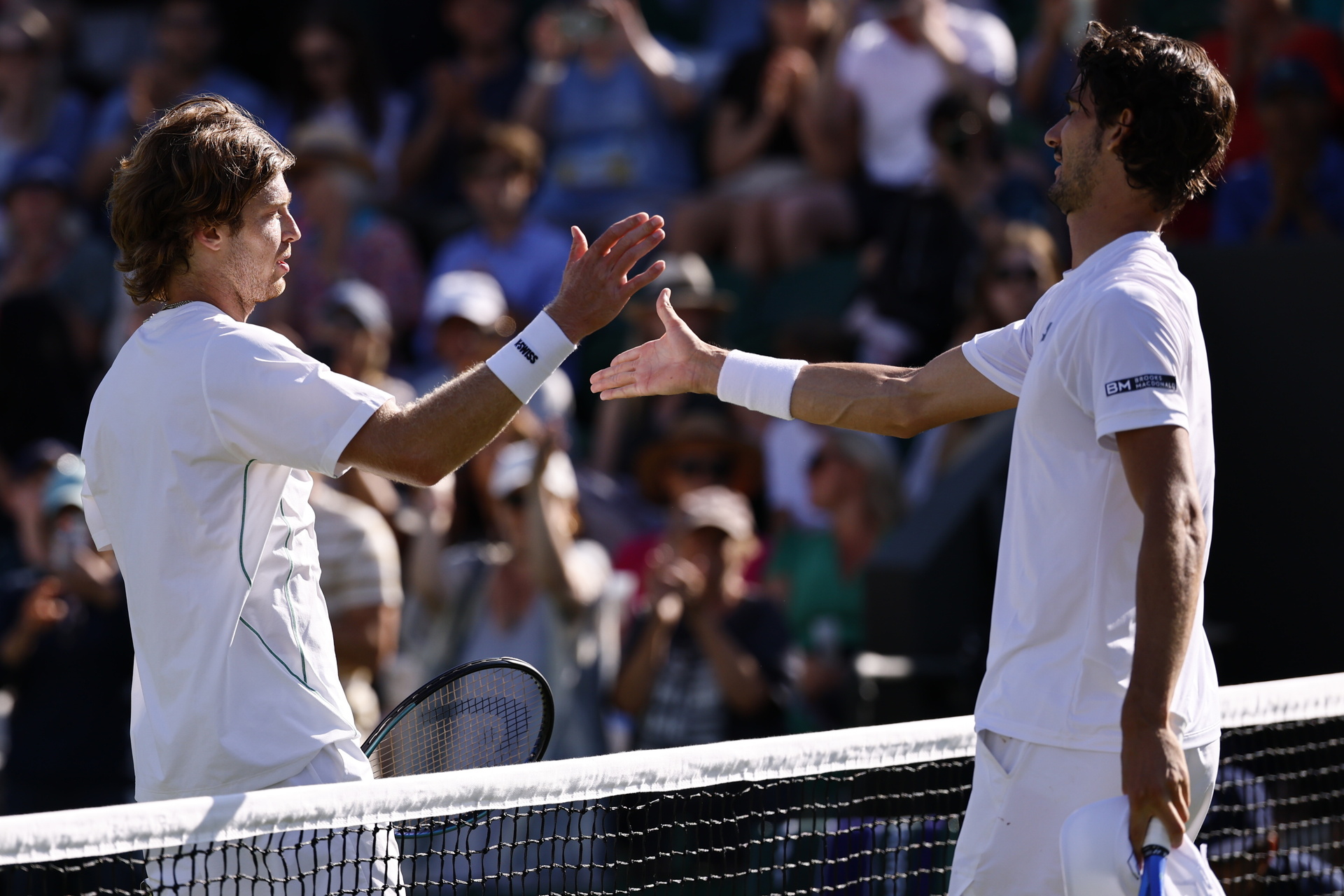 El ruso Andrey Rublev, quien también jugó hoy, logró derrotar a Adrian Mannarino para conseguir su pase a la siguiente ronda.