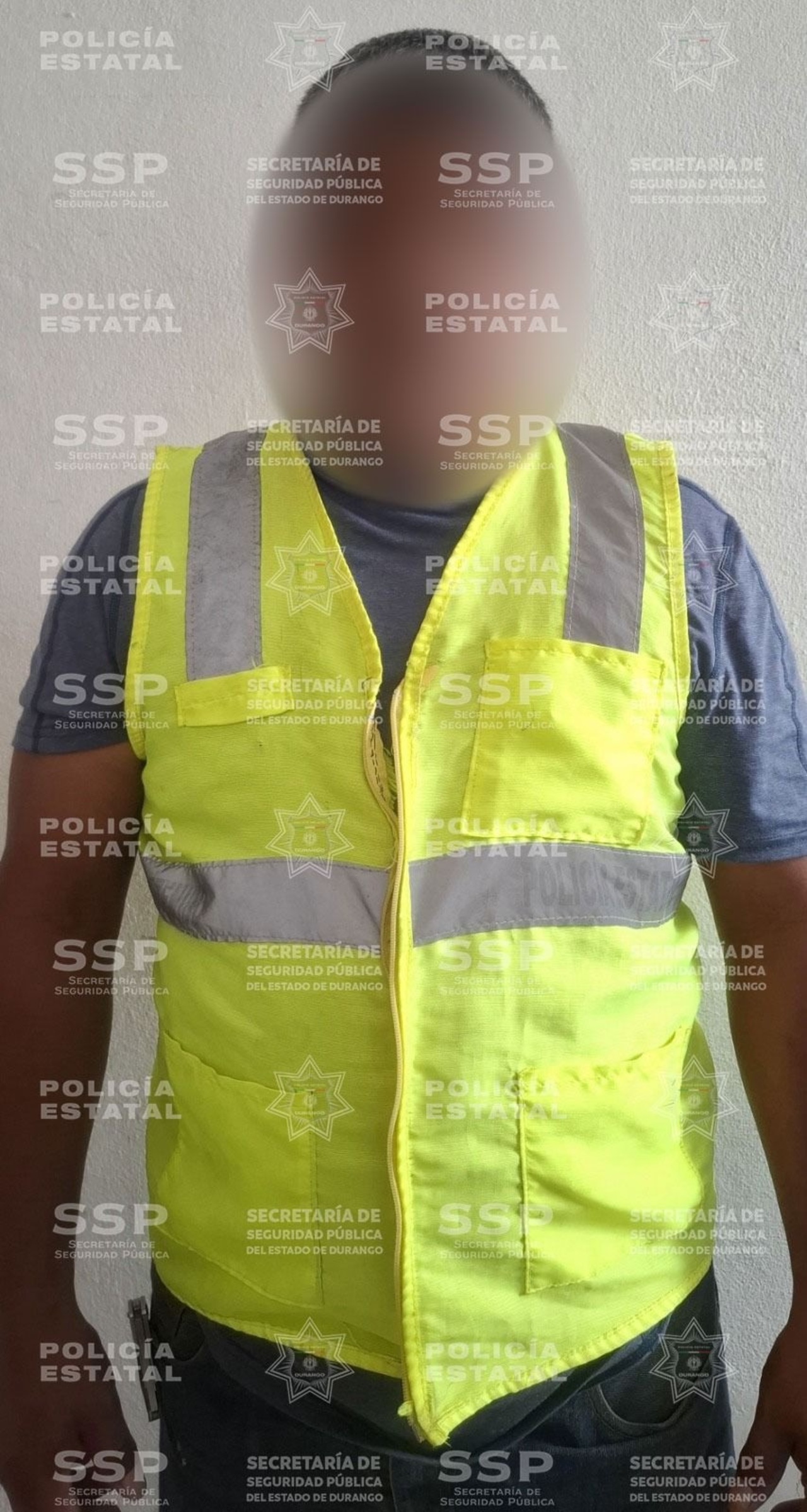 Acción. Estatales recuperan vehículo con reporte de robo en Gómez Palacio.