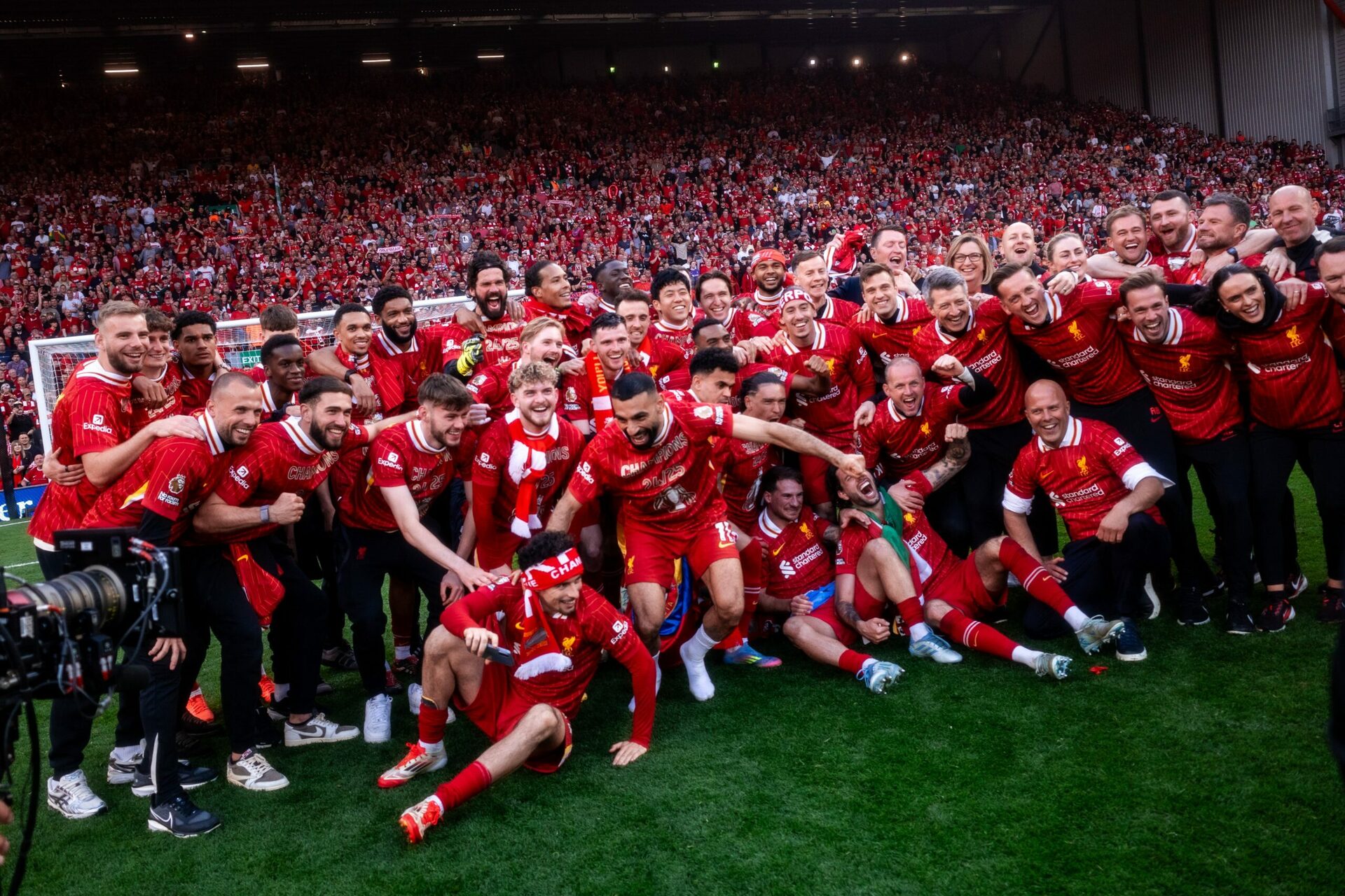 En su primera temporada, Arne Slot comandó al Liverpool a conquistar la Premier League la campaña pasada.
