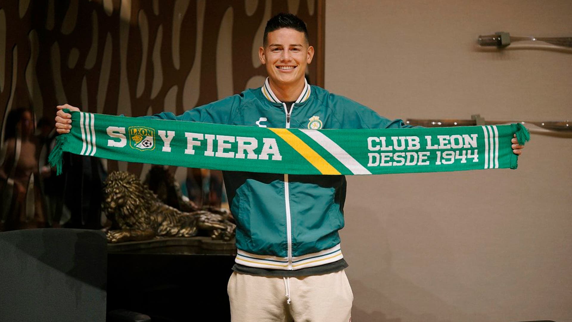 James Rodríguez llegó recientemente al León como uno de los fichajes más mediáticos en tiempos recientes.