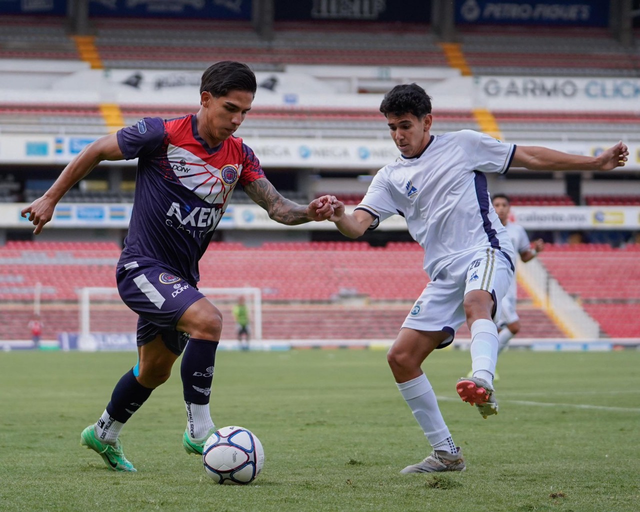 Silva destaca principalmente por su participación en la creación de juego y en el análisis ofensivo.