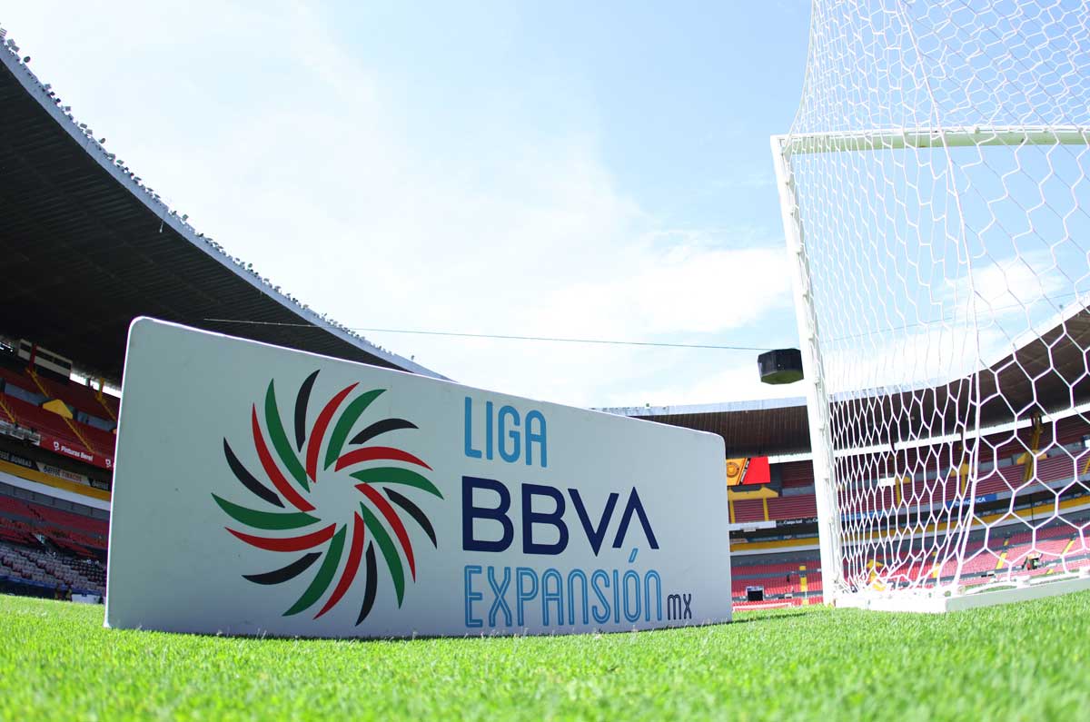 El inicio de este conflicto se presentó cuando diversos equipos de Liga Expansión argumentaron que la eliminación del descenso mermaba el crecimiento del futbol nacional.