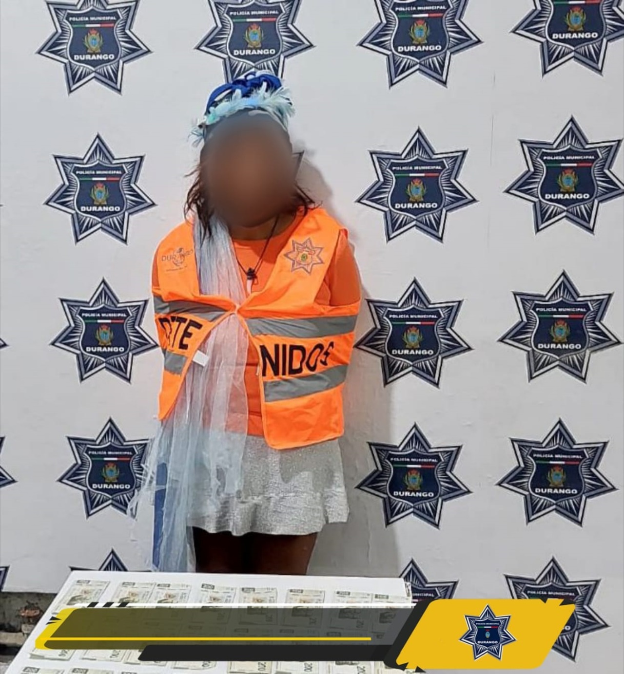 Acción. Detuvieron a quien intentó quitarle una niña de dos años a su mamá. La arrestaron cuando le arrebató una bolsa con 10 mil pesos a otra mujer; estaba armada con un cuchillo.