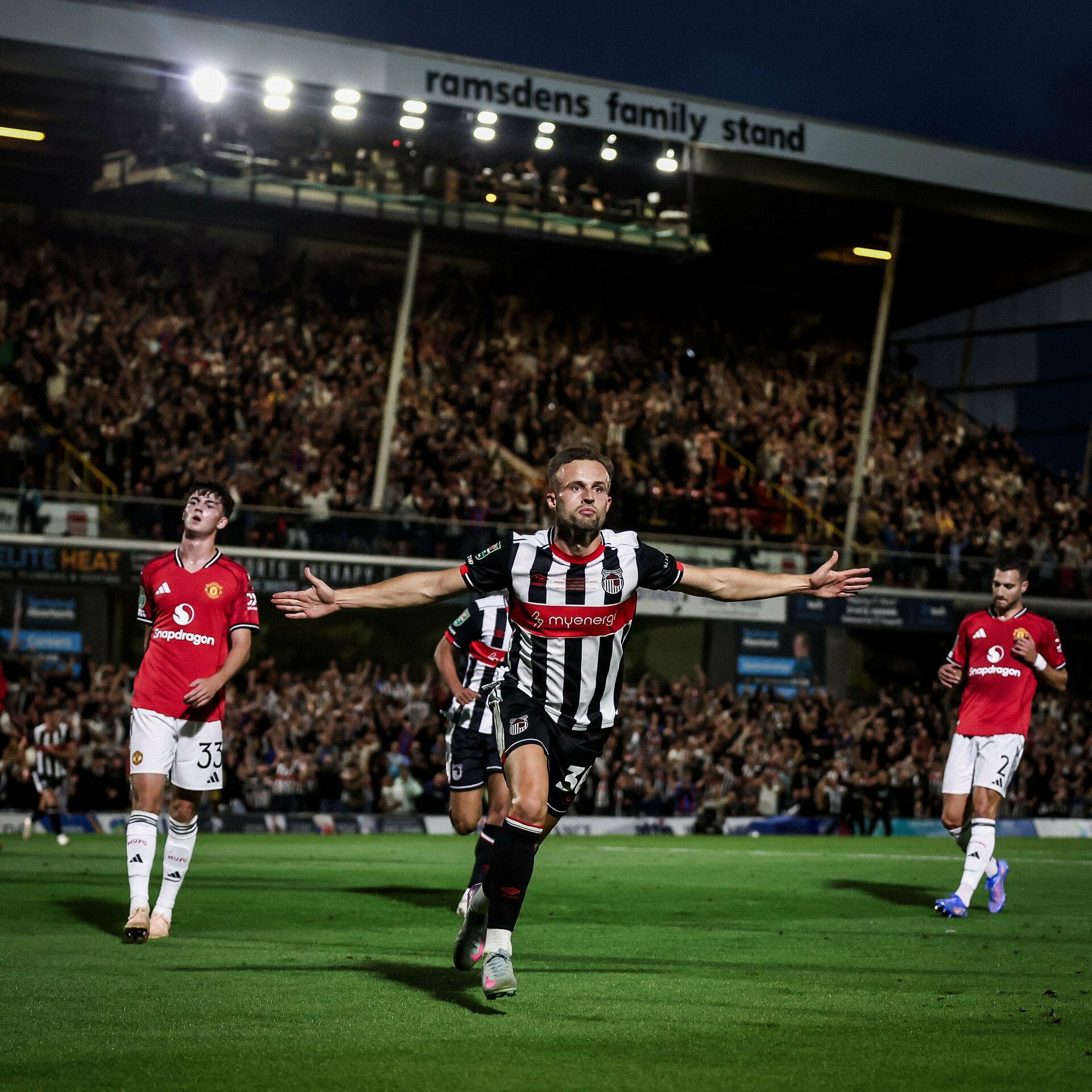 Ante todo pronóstico, el Grimsby logró llevar al limite al Manchester United en apenas 30 minutos, aunque eso no sería todo.