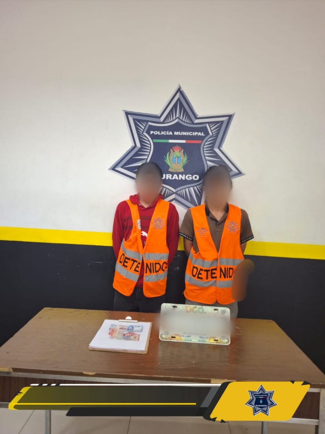 Labor. Detuvieron a un par de sujetos que robaban placas y después pedían recompensa por ellas.