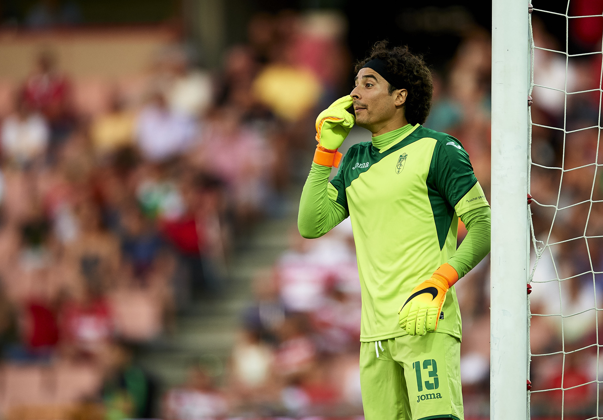 El último paso de Guillermo Ochoa en España fue en el Granada, conjunto con el que consumó el segundo descenso de su carrera.