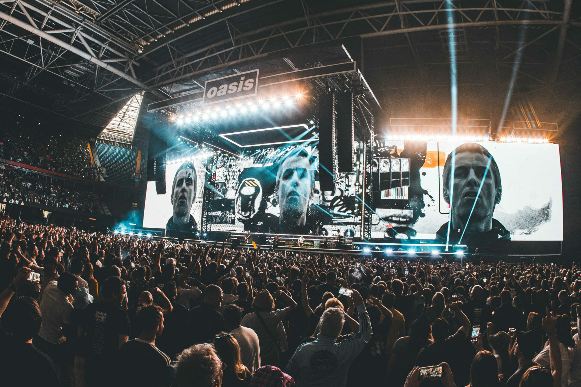 Oasis ha logrado encender a sus fanáticos con sus conciertos de reunión, y no parece haber final en el camino.