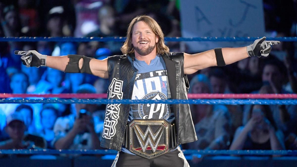 Tras su llegada a WWE, Styles se convirtió en uno de los estandartes de la compañía, portando la presea máxima en dos ocasiones.