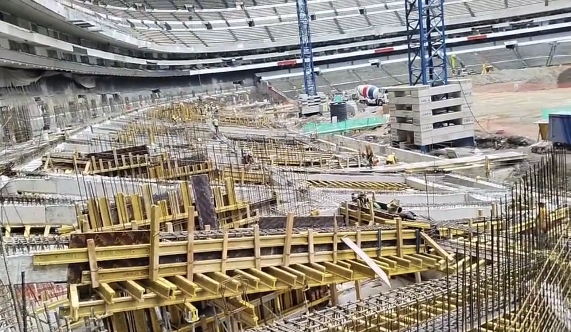 Actualmente, el Estadio Azteca, posible sede del encuentro, continúa en remodelación rumbo al mundial.