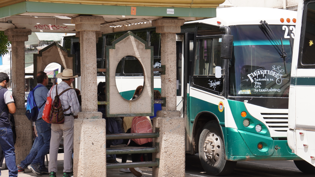 Tarifas. En febrero de 2025, el pasaje subió de 12 a 13 pesos, y la tarifa preferencial de 6 a 7 pesos, sin que se observaran mejoras en calidad ni cobertura.
