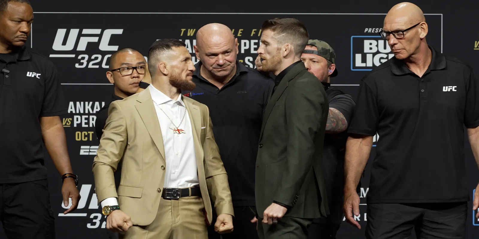 Así se vivió el tenso pesaje entre 'The Machine' y 'The Sandman'.