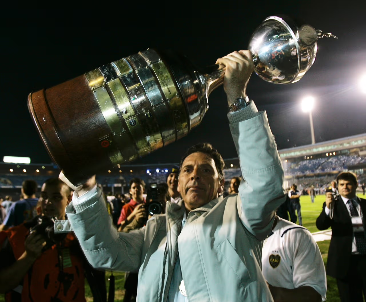 Russo es considerado como uno de los máximos ídolos del club Xeneize, y fue querido por la afición en todos sus ciclos.